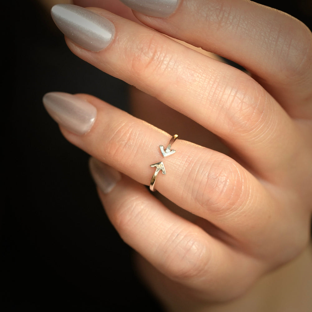 Arrow Midi Knuckle Ring