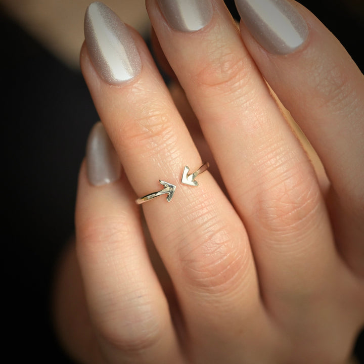 Arrow Midi Knuckle Ring