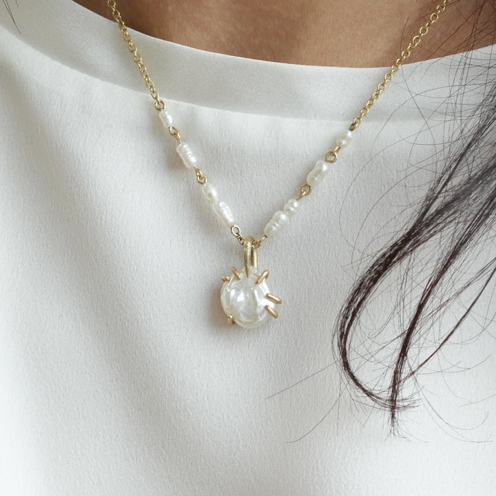 RTS 14k Yellow Gold Pearl Necklace. Unique Yellow Gold White Freshwater Pearl Necklace with Diamond. Pearl Necklace for Wedding Ceremony