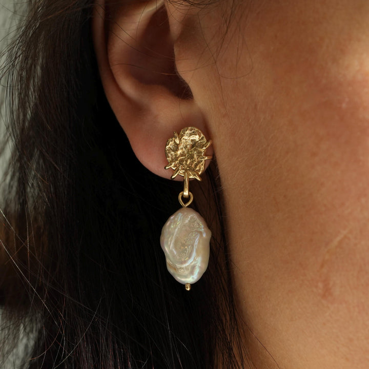 White Pearl Earrings. Unique White Freshwater Pearl and Solid Gold Nugget Dangling Earrings for Wedding Ceremony Statement Everyday Earrings