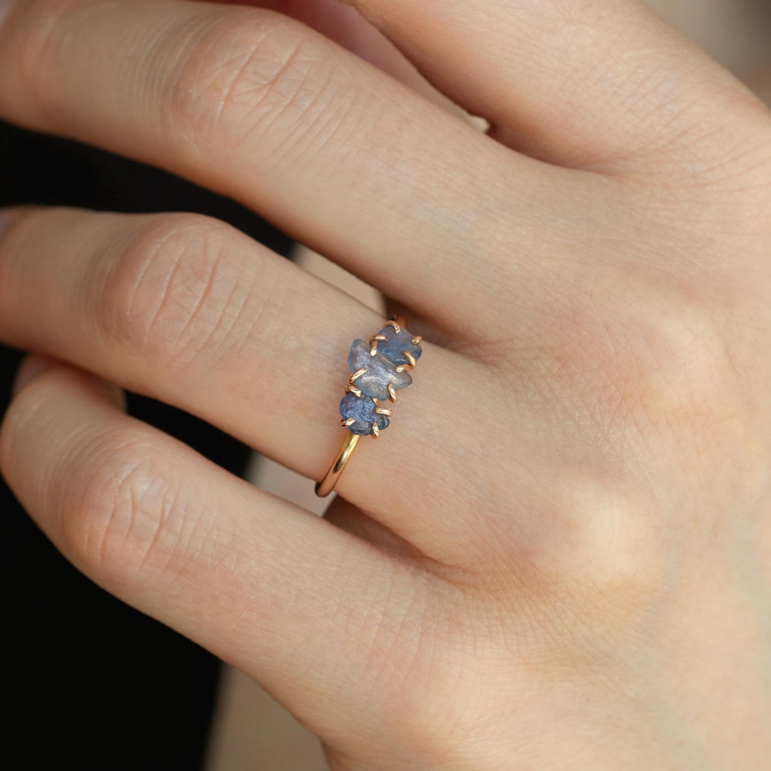 Montana Sapphire Ring. Raw Montana Sapphire 3 Stone Crystal Ring. Dainty Delicate Prong Set Unique Raw Rough Uncut Sapphire Engagement Ring