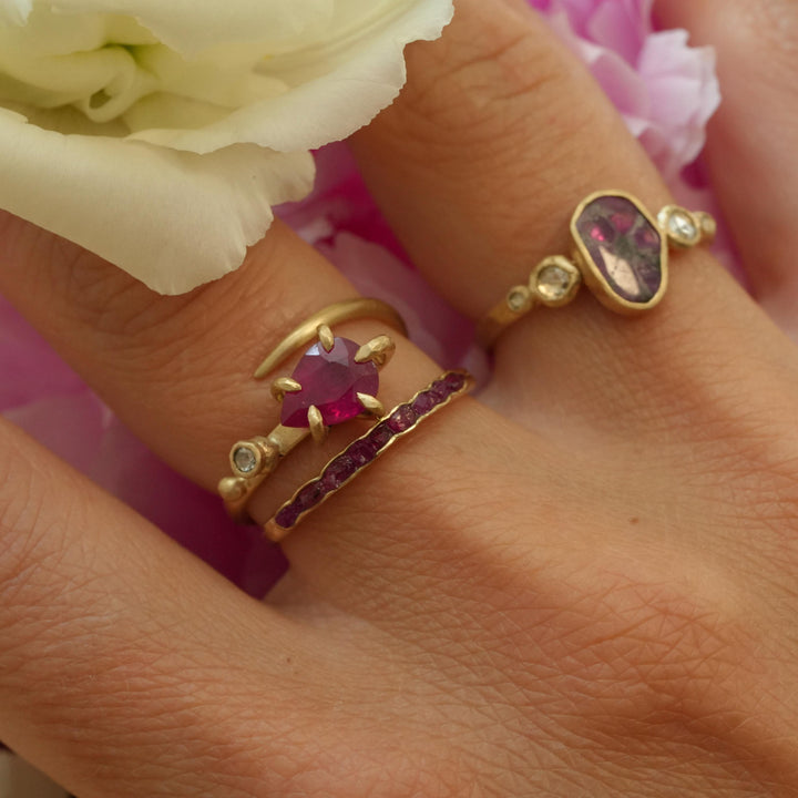 Raw Ruby Band Ring. Yellow Gold Nature Inspired Raw Uncut Natural Ruby Slim Band Ring. Ruby Wedding Band. Ruby Promise Ring Unique Ruby Ring