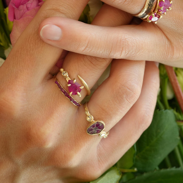 Raw Ruby Band Ring. Yellow Gold Nature Inspired Raw Uncut Natural Ruby Slim Band Ring. Ruby Wedding Band. Ruby Promise Ring Unique Ruby Ring