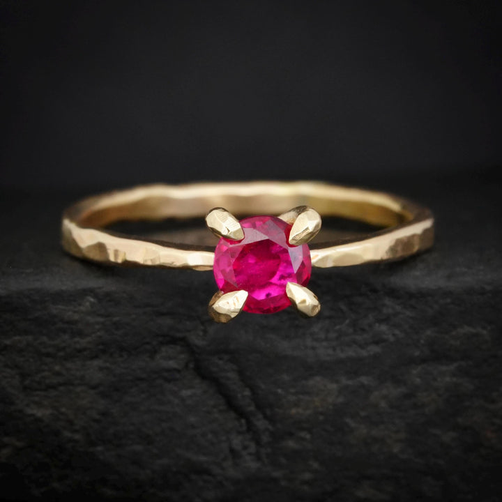 Ruby Ring. 14k/585 Yellow Gold Four 4 Prong Set Hammered Band Ruby Ring.