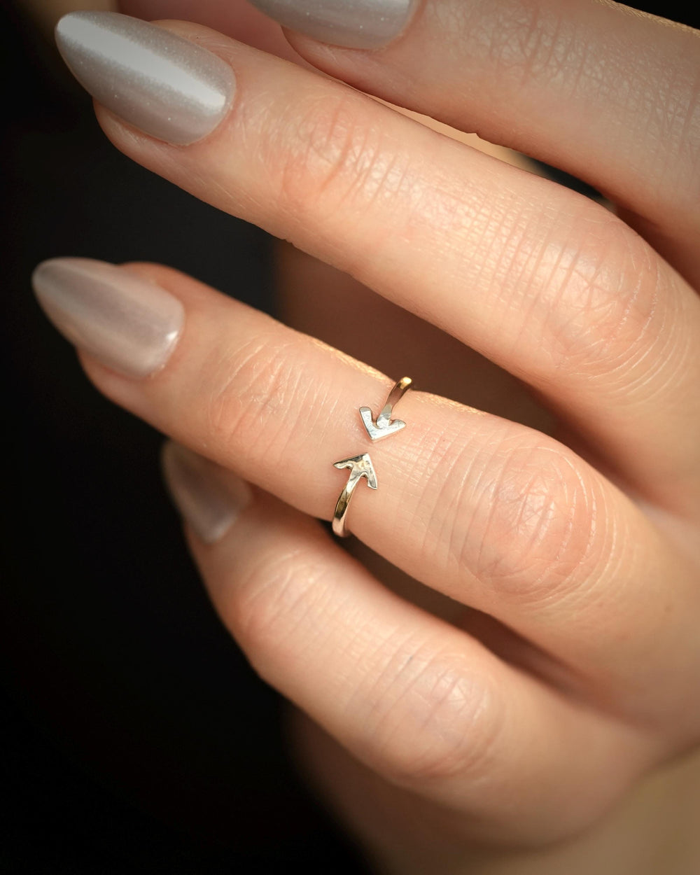 Silver Arrow Midi Knuckle Ring