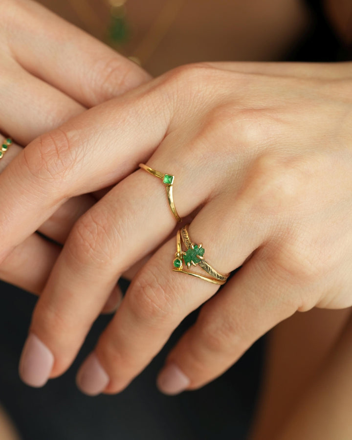 Square Emerald Wedding Wave Band