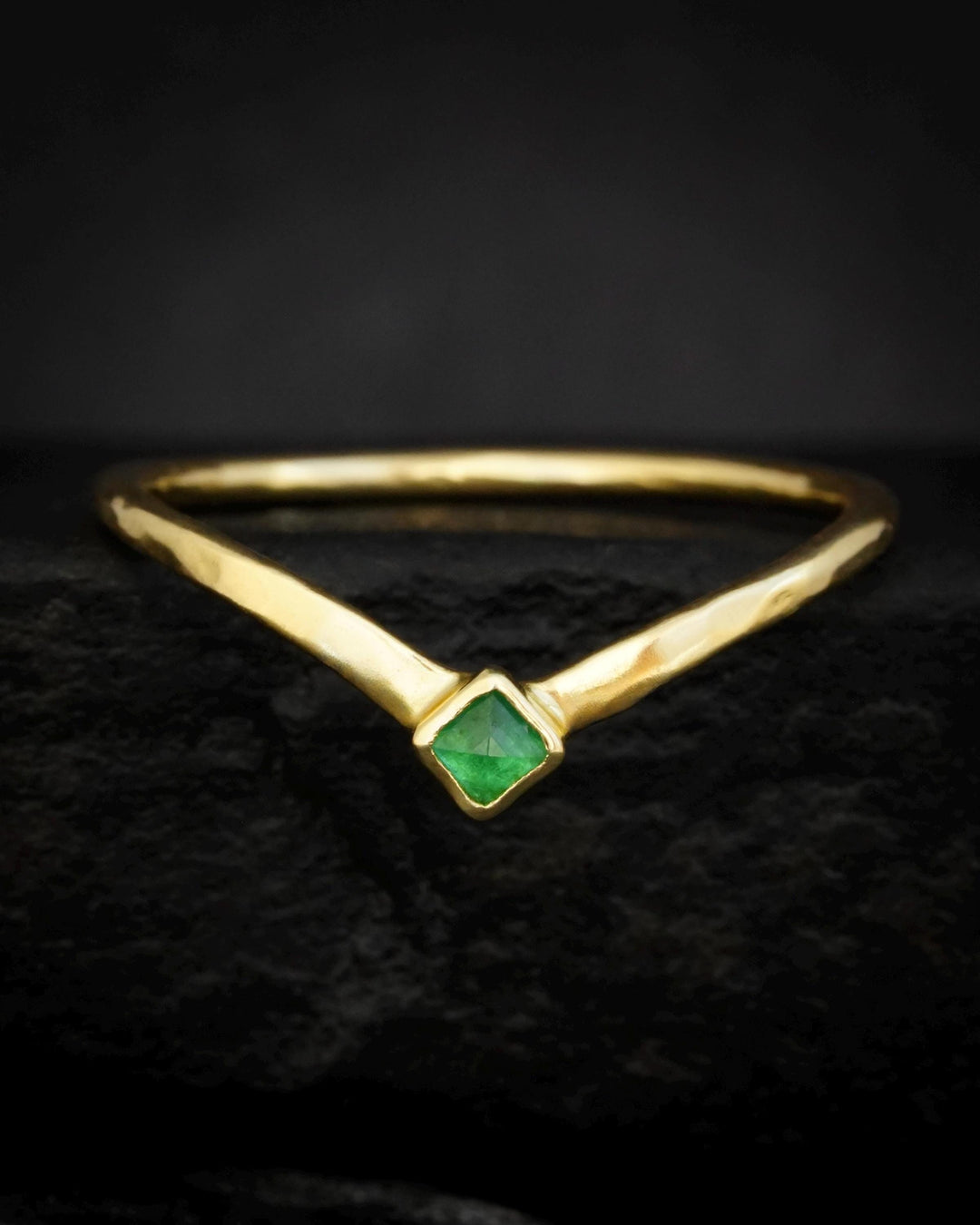 Square Emerald Wedding Wave Band