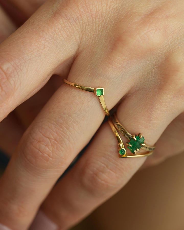 Square Emerald Wedding Wave Band