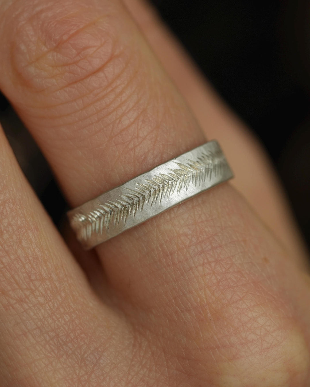 5mm Silver Feather Textured Band