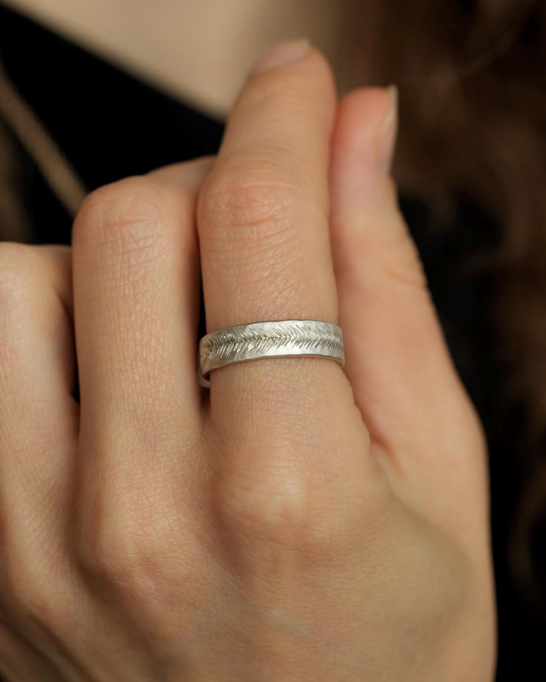 5mm Silver Feather Textured Band