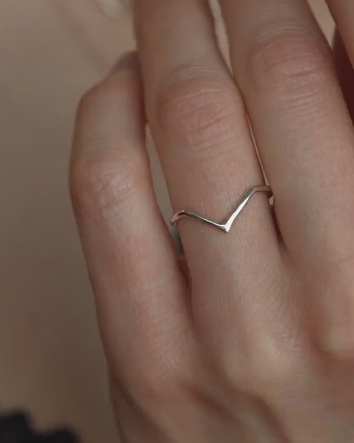 Simple V Shape Wave Ring