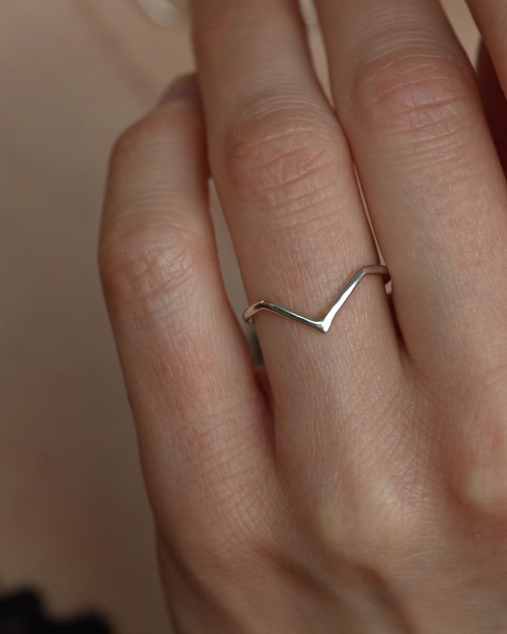 Simple V Shape Wave Ring