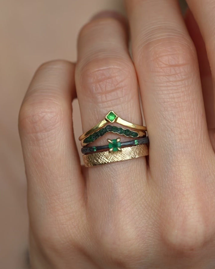 Black Silver Round Emerald Ring