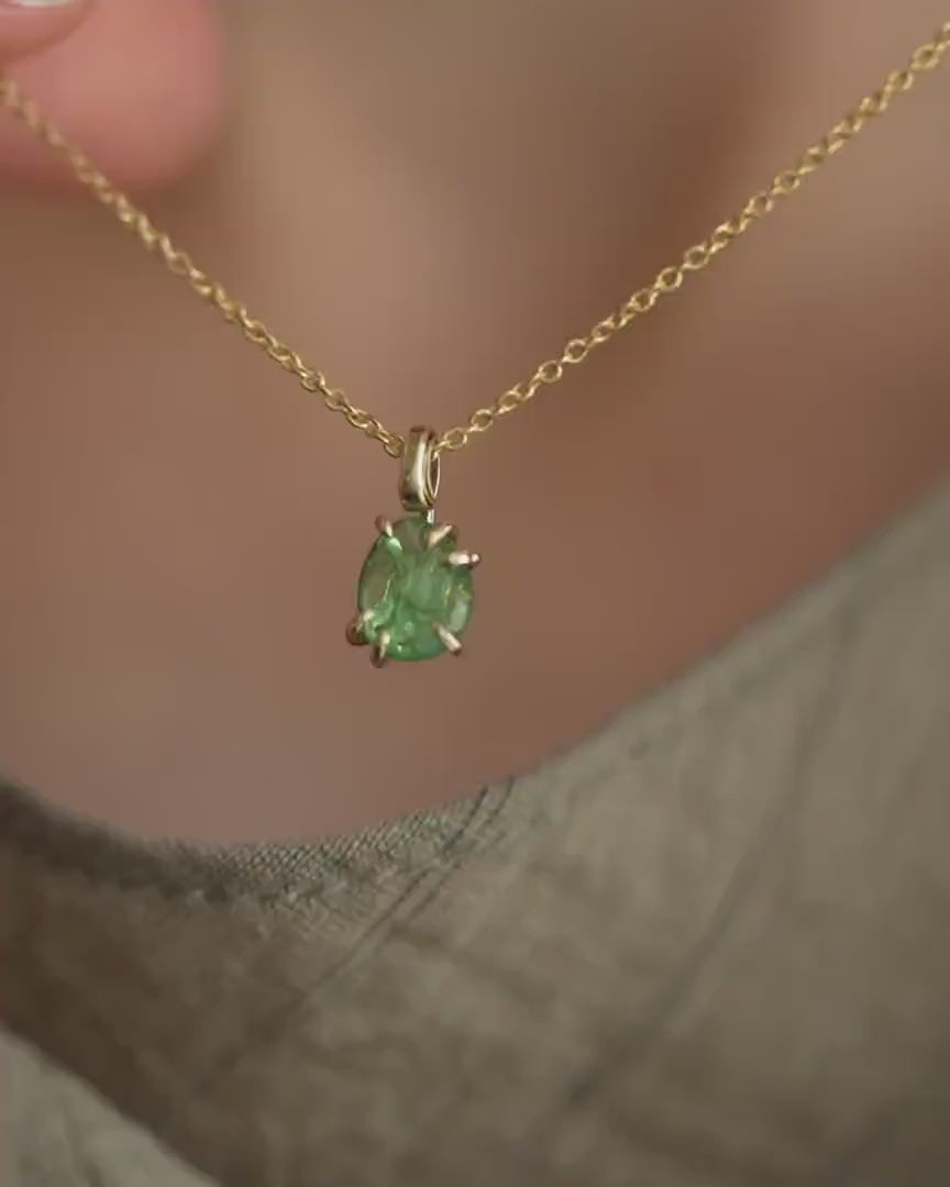 Yellow Gold Natural Emerald Pendant Necklace