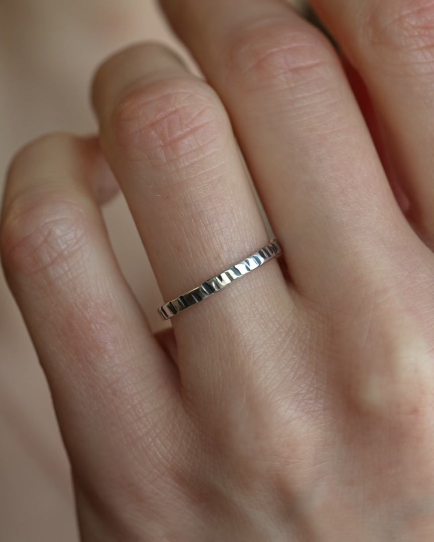 striped-slim-hammered-band-ring-emeraki