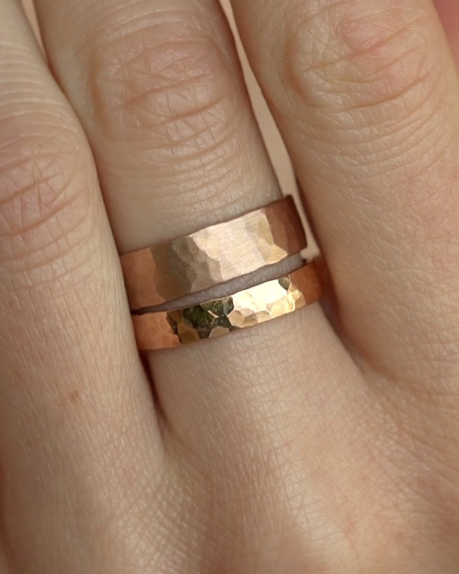 5mm-Hammered-Band-Ring-eMeraki